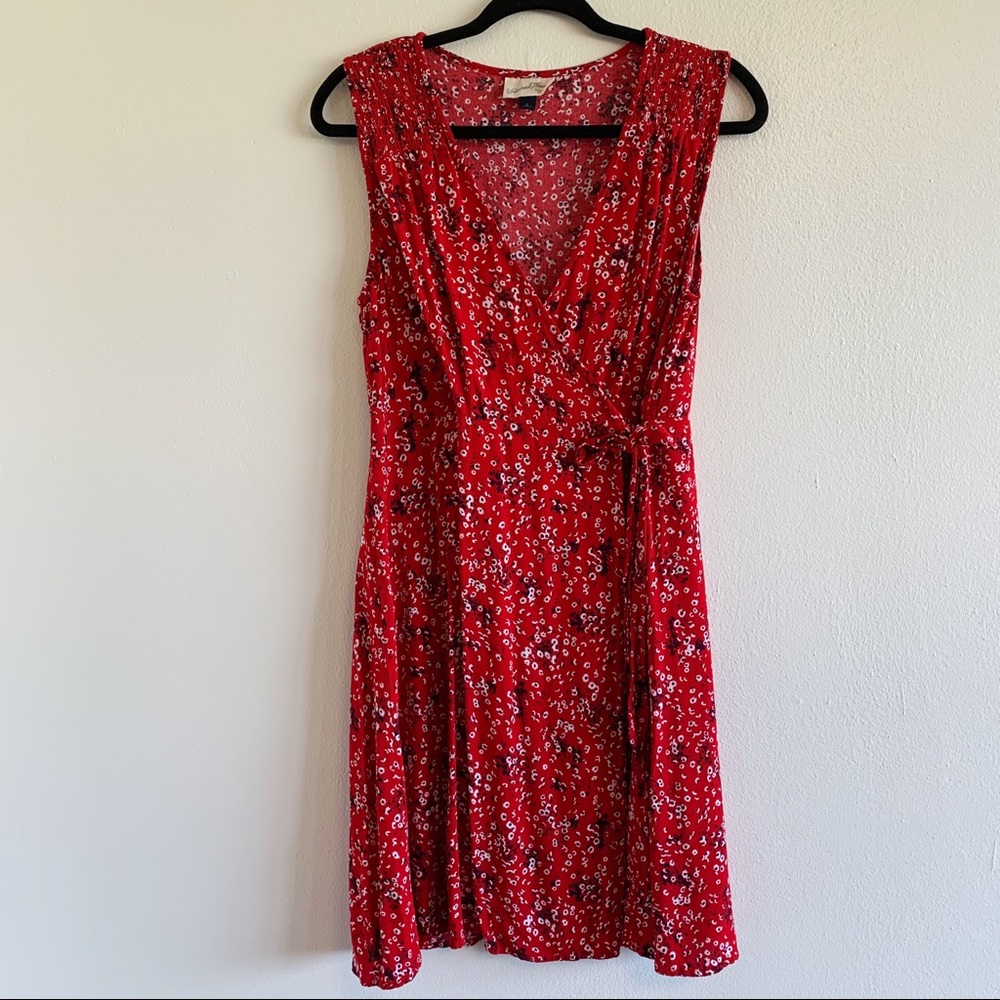 💙 2/15 Universal Thread Red Floral Wrap Dress